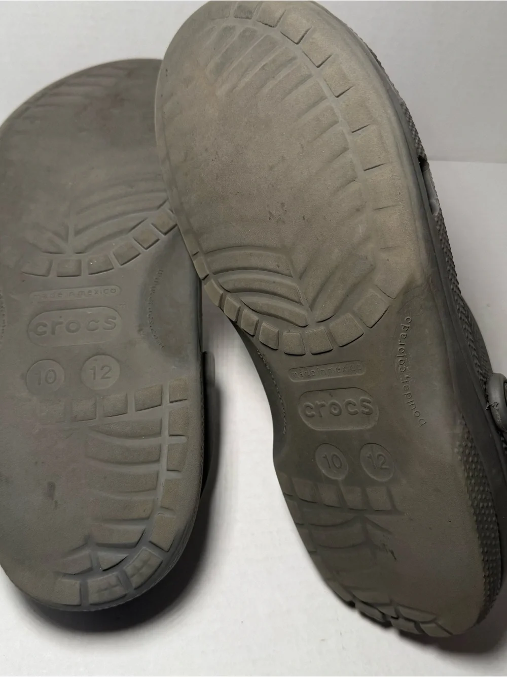 Crocs Classic Gray Slip Resistant Comfort Clogs Unisex Adult Size M-10 W-12